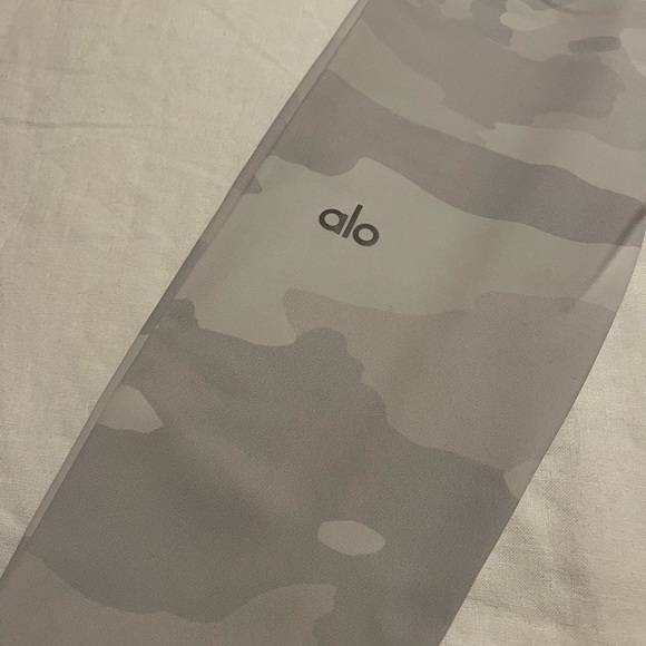 Alo High-Waist Camo Vapor Legging - Picture 4 of 5